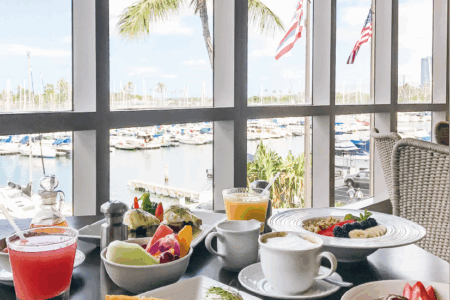 100 Sails Restaurant & Bar