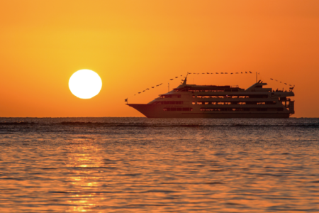 スターオブホノルル® サンセット・ディナークルーズ